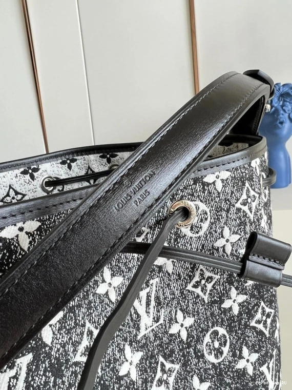 First bag ru VUITTON PETIT NOÉ LOUIS 0717